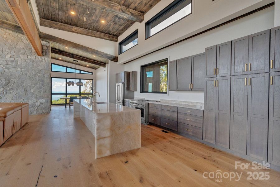 Community amenities in , Banner Elk (Image 37).