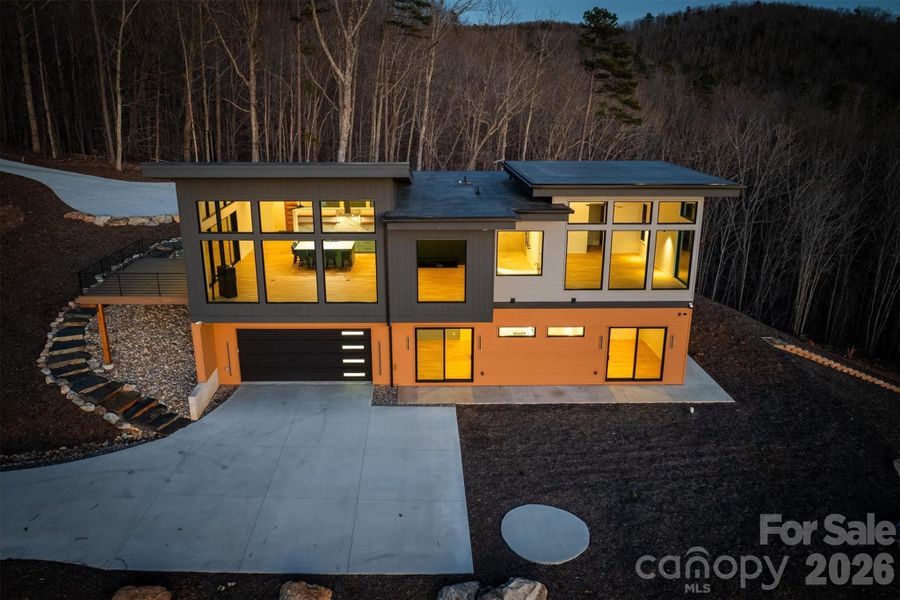 Exterior details and patio area of a home in , Nebo (Image 29).