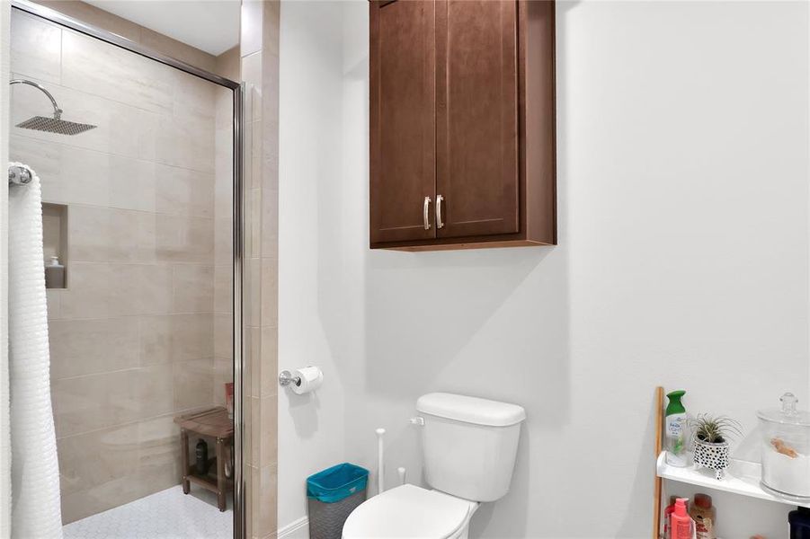 Furnished interior view inside a new home in , Tyler (Image 10).