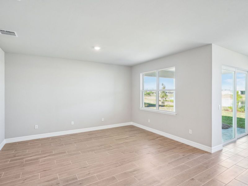 Spacious, unfurnished interior of a new home in Crescent Lakes - Reserve Series, Punta Gorda (Image 21).
