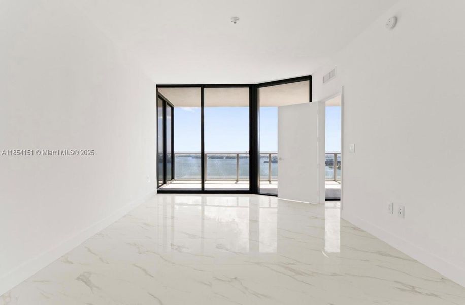 Spacious, unfurnished interior of a new home in , Miami (Image 26).