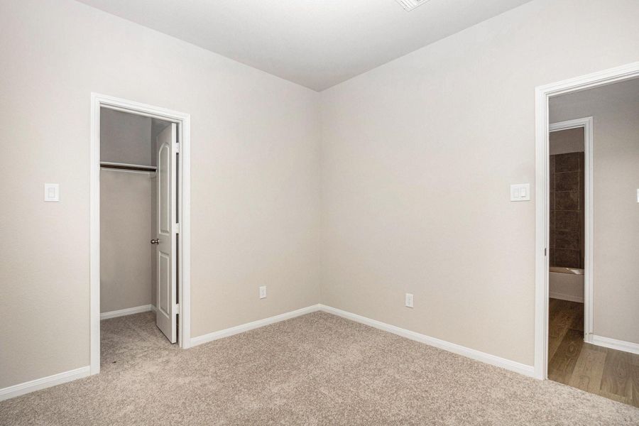 Spacious, unfurnished interior of a new home in Columbia Lakes, West Columbia (Image 20).