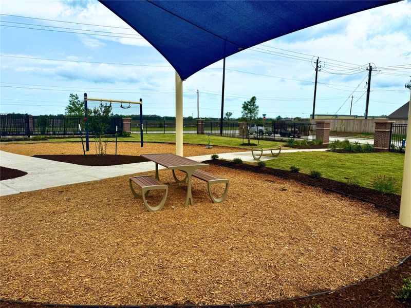 Community amenities in Beamer Villas, Friendswood (Image 26).