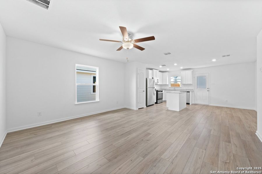 Spacious, unfurnished interior of a new home in Savannah Place, San Antonio (Image 10). Spacious, unfurnished interior of a new home in Savannah Place, San Antonio (Image 10).