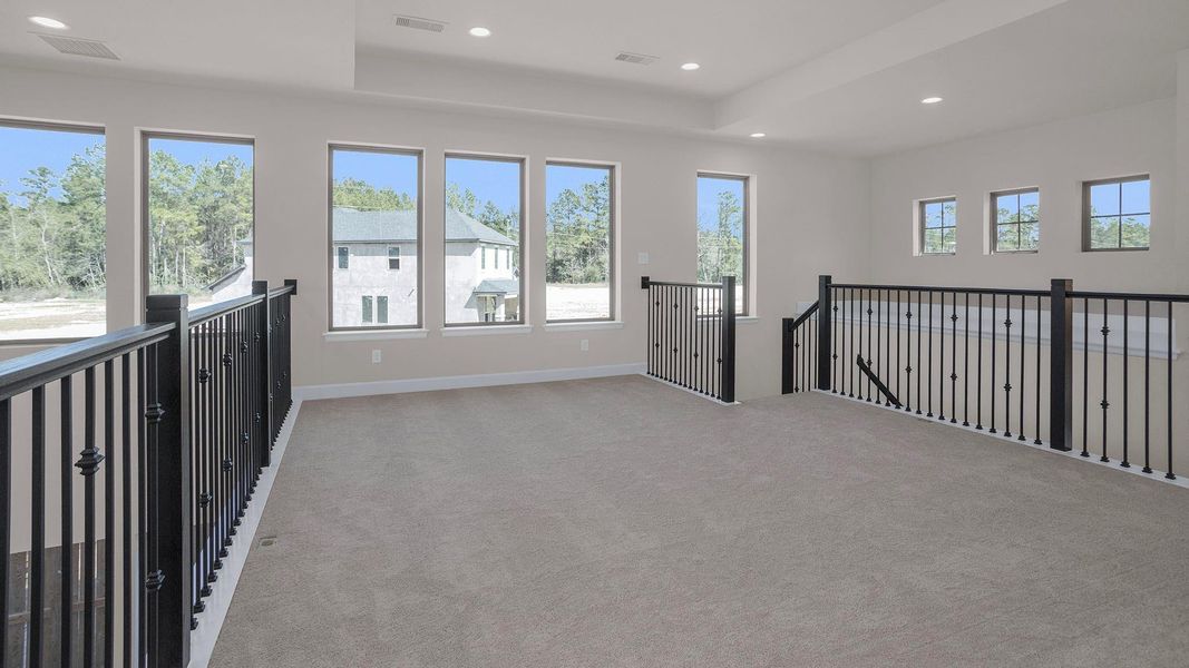 Spacious, unfurnished interior of a new home in Evergreen, Conroe (Image 8).