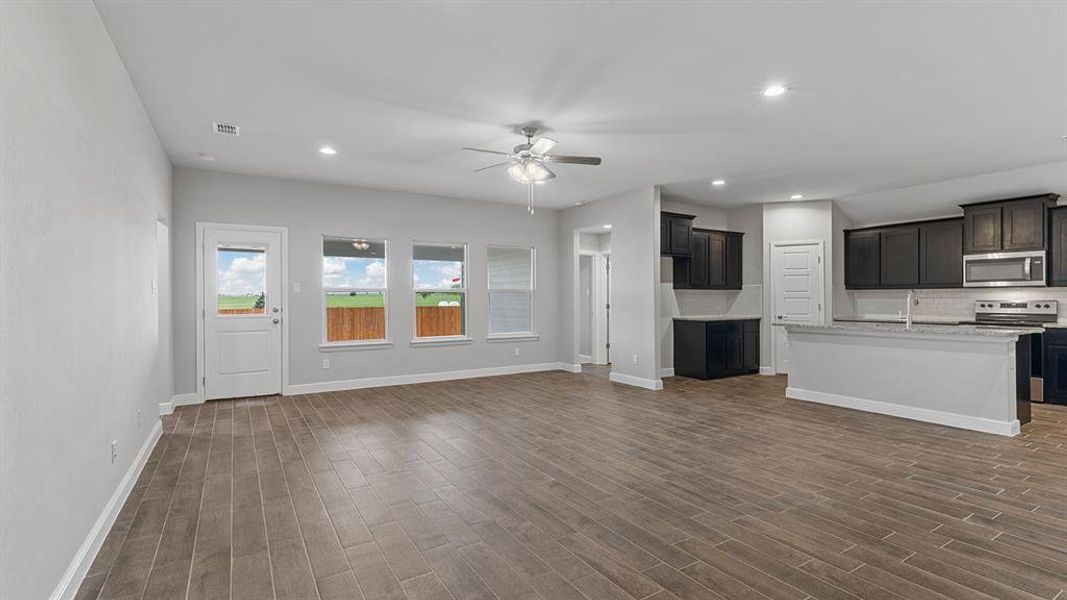 Spacious, unfurnished interior of a new home in Legado, Cleburne (Image 34). Spacious, unfurnished interior of a new home in Legado, Cleburne (Image 34).