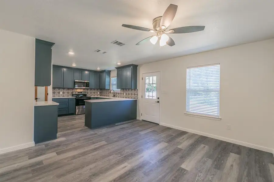 Furnished interior view inside a new home in , Alvarado (Image 7).