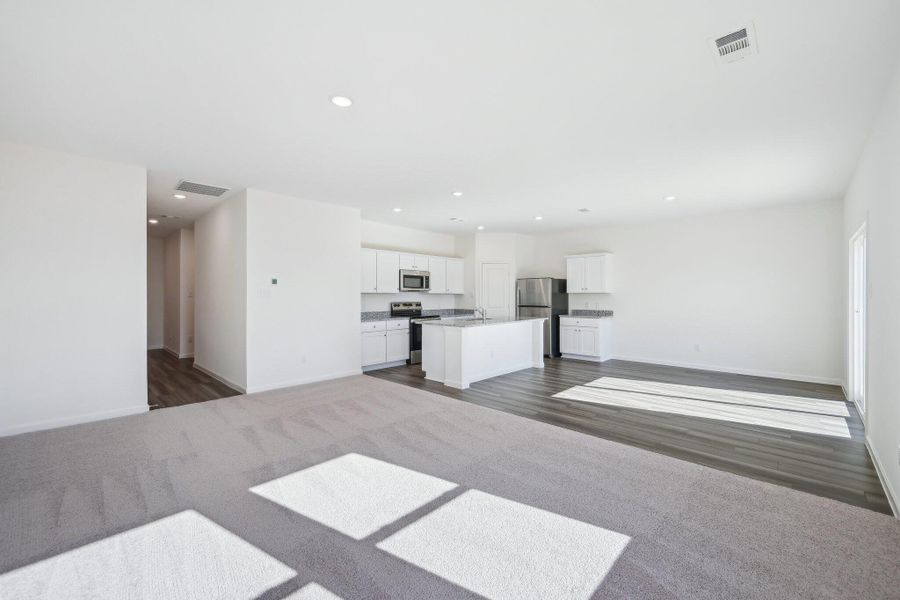 Spacious, unfurnished interior of a new home in , Summerville (Image 7).