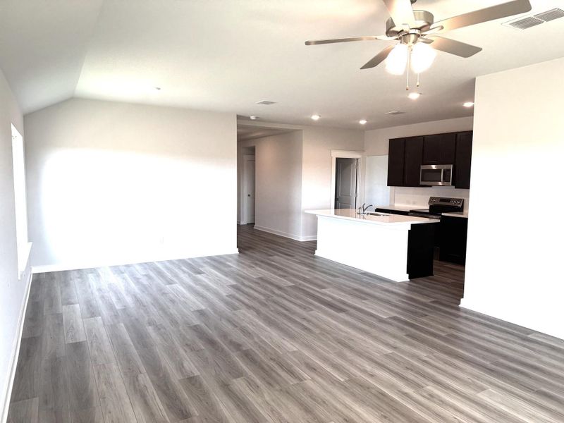 Spacious, unfurnished interior of a new home in Hunters Glen, Jarrell (Image 13). Spacious, unfurnished interior of a new home in Hunters Glen, Jarrell (Image 13).
