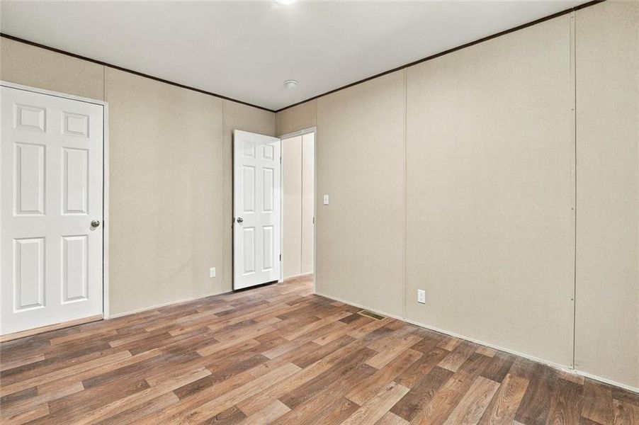 Spacious, unfurnished interior of a new home in , Jasper (Image 37).