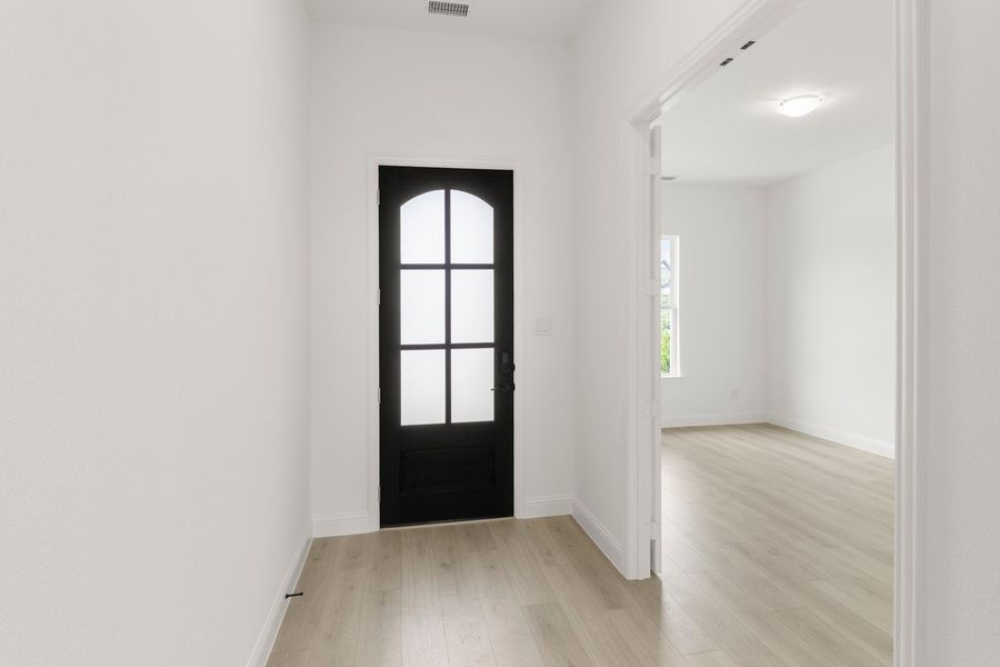 Spacious, unfurnished interior of a new home in Nelson Lake Estates, Rockwall (Image 27). Spacious, unfurnished interior of a new home in Nelson Lake Estates, Rockwall (Image 27).