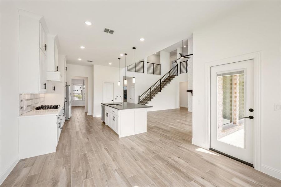 Spacious, unfurnished interior of a new home in Terracina, Rockwall (Image 14). Spacious, unfurnished interior of a new home in Terracina, Rockwall (Image 14).