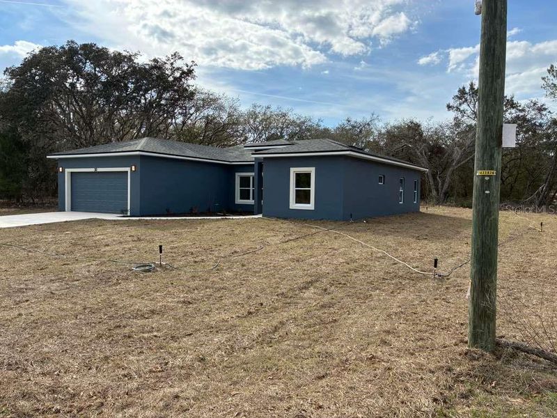 Exterior details and patio area of a home in , Ocklawaha (Image 19).