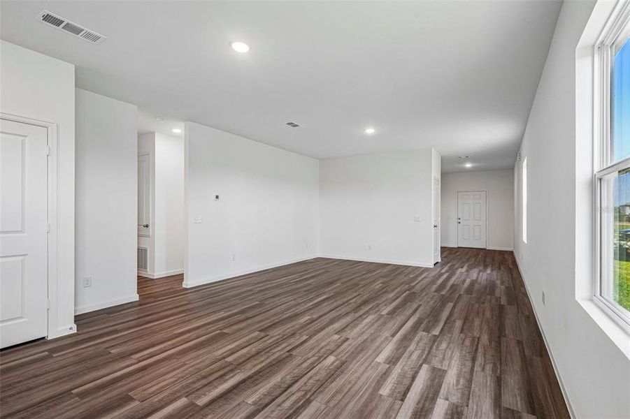 Spacious, unfurnished interior of a new home in , Deland (Image 19).