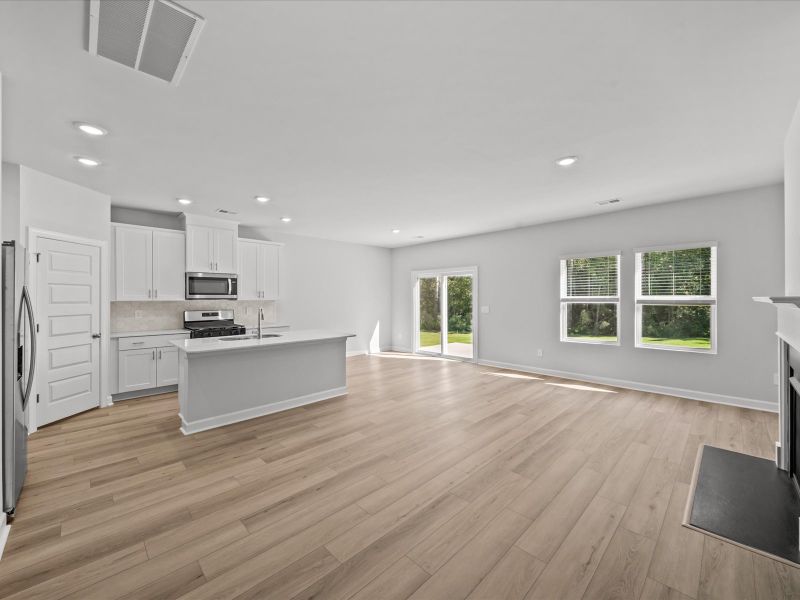 Spacious, unfurnished interior of a new home in Vickery Station, Woodruff (Image 12).