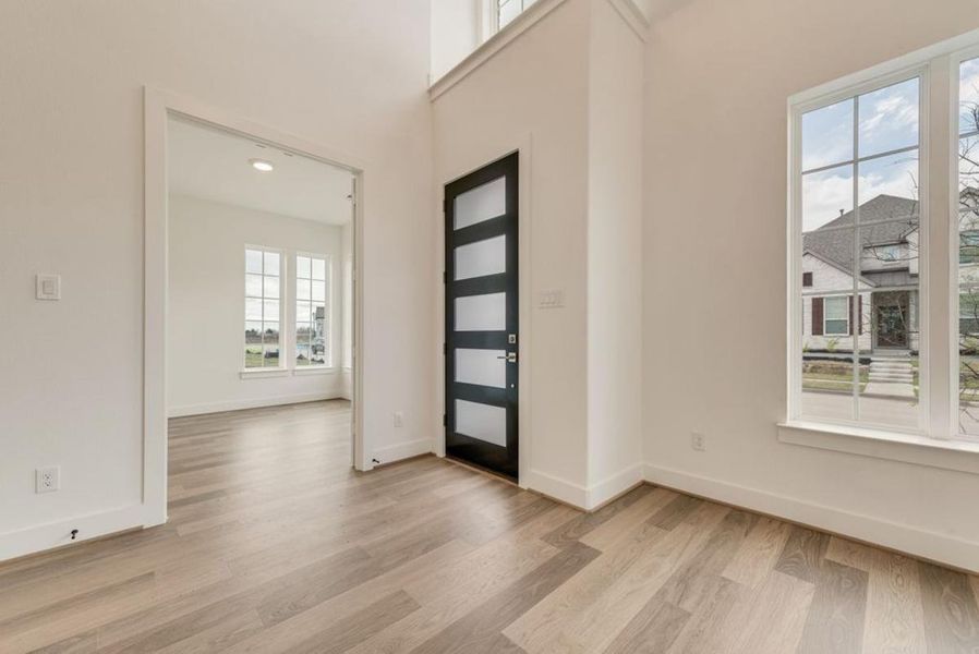 Spacious, unfurnished interior of a new home in Edgewater, Fate (Image 11).