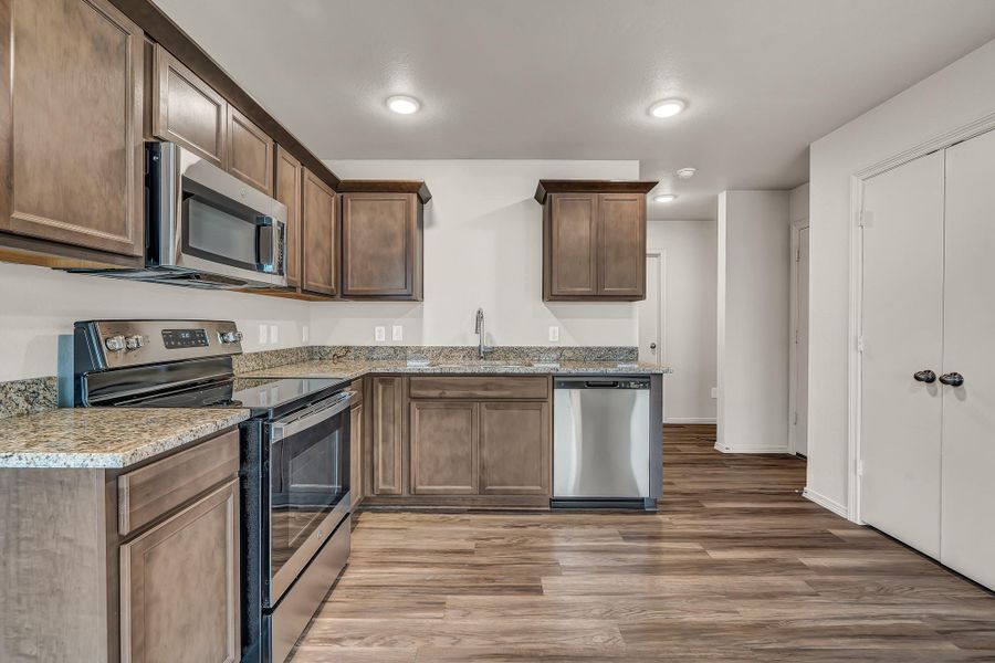 **Photos are sample photos of similar plan. Colors and features might vary**