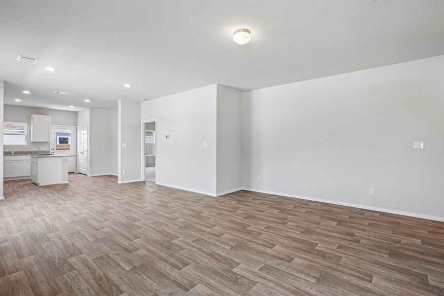 Spacious, unfurnished interior of a new home in Edgebrooke, Pflugerville (Image 16).