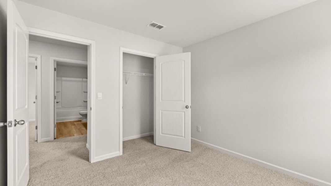 Spacious, unfurnished interior of a new home in Sheffield Highlands, Dallas (Image 23).