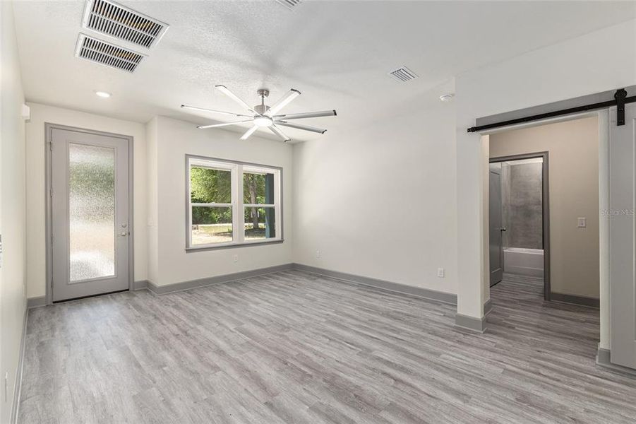 Spacious, unfurnished interior of a new home in , Fort White (Image 46).