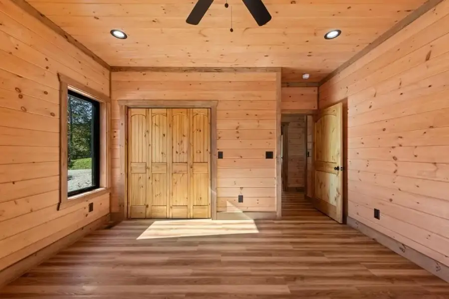 Spacious, unfurnished interior of a new home in , Blue Ridge (Image 41).