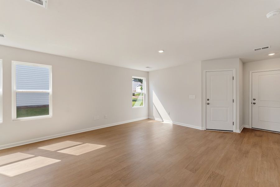 Spacious, unfurnished interior of a new home in Evergreen, Spartanburg (Image 10).