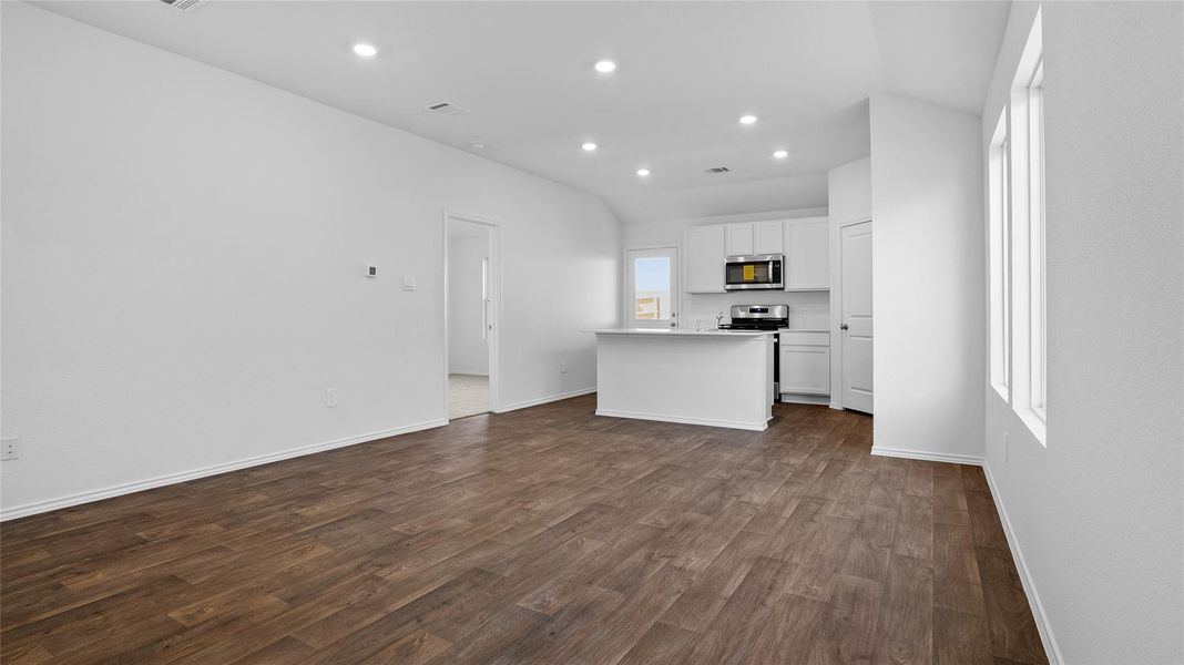 Spacious, unfurnished interior of a new home in Marigold, Uhland (Image 10).