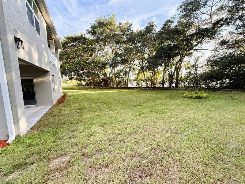 Exterior details and patio area of a home in , Haines City (Image 3).
