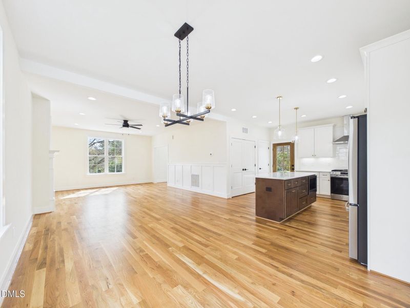 CAM01608G0-PR0128-STILL037