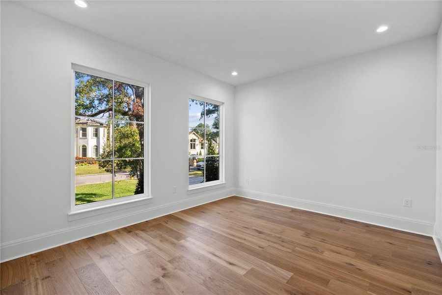 Spacious, unfurnished interior of a new home in , Tampa (Image 54).