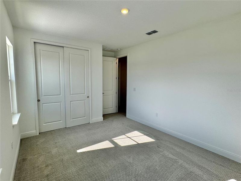 Spacious, unfurnished interior of a new home in , Orlando (Image 32).