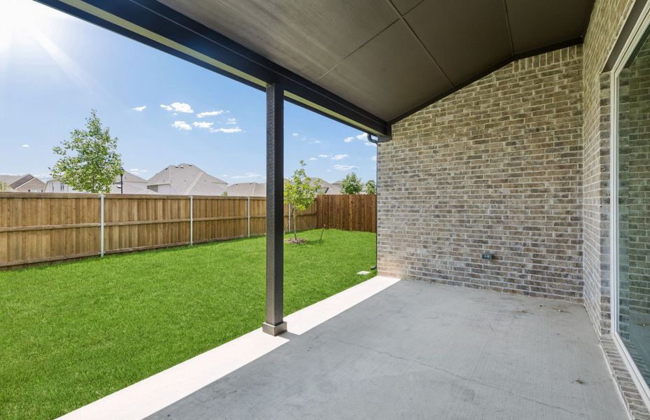 Exterior details and patio area of a home in Wellington, Fort Worth (Image 3).