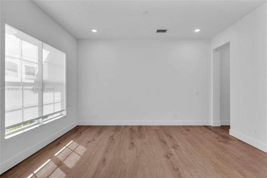 Spacious, unfurnished interior of a new home in Arden: The Waterford Collection, Loxahatchee (Image 54).