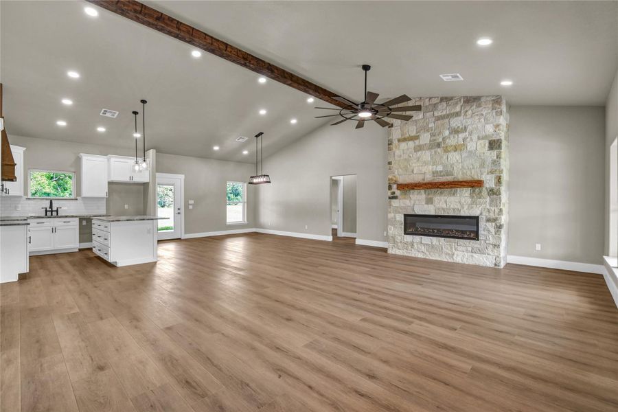 Spacious, unfurnished interior of a new home in , Angleton (Image 23).