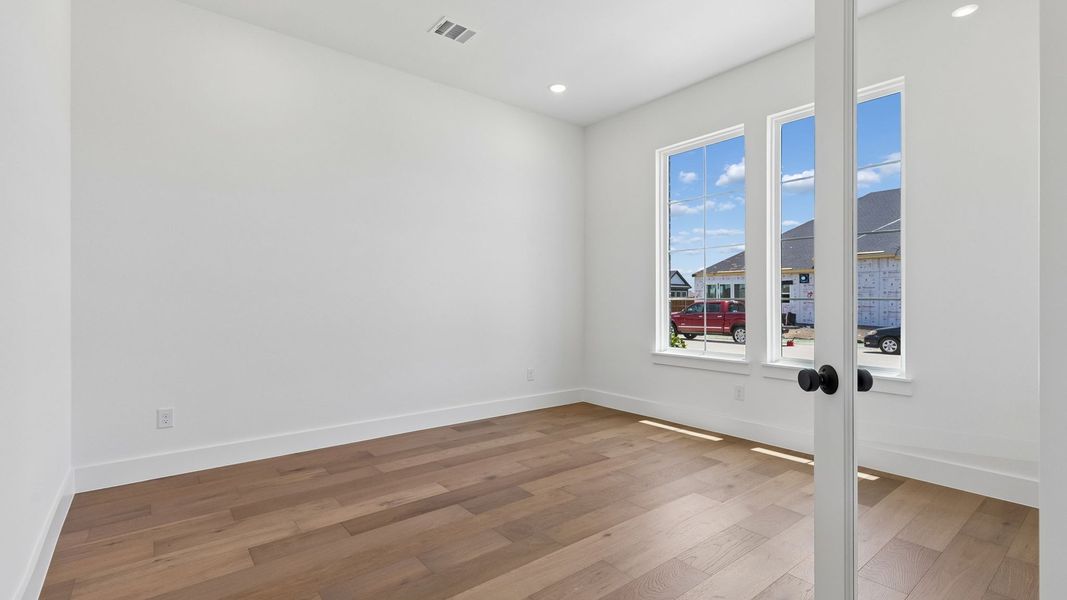 Representative unfurnished interior of a home built from the Custom II by Southgate Homes in Prosper Ridge, Prosper (Image 12).