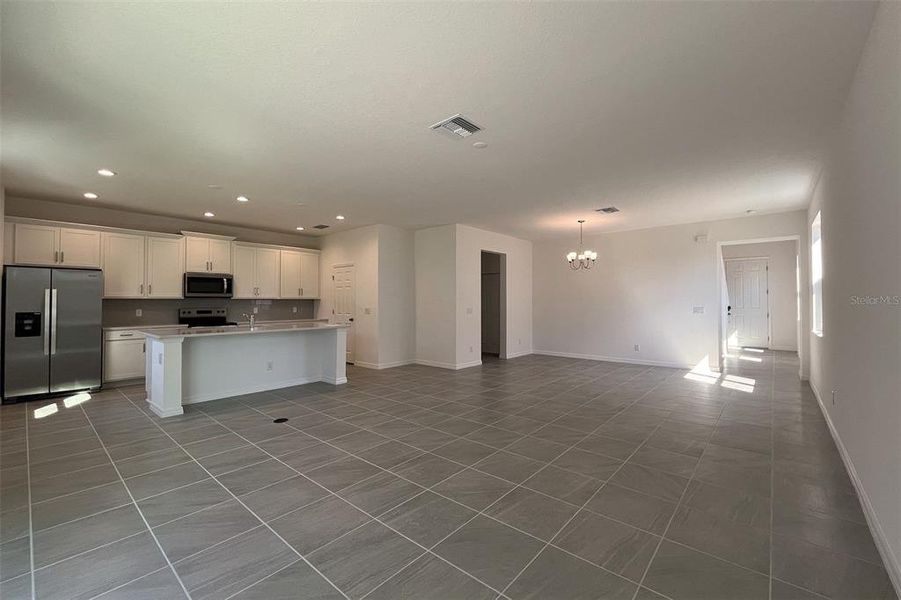 Spacious, unfurnished interior of a new home in Trinity Lakes, Groveland (Image 10).