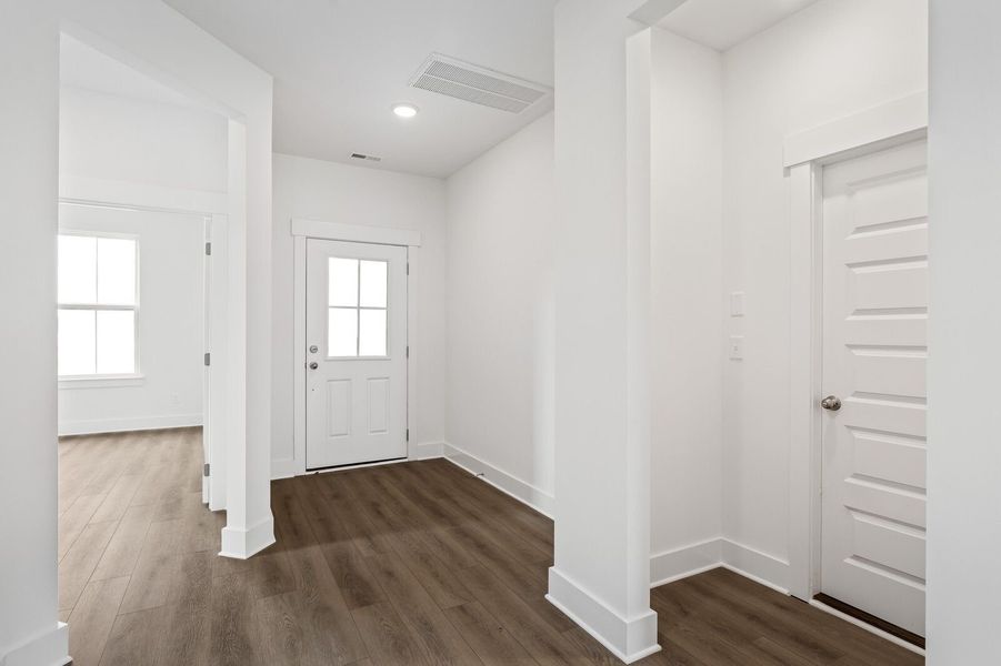 Spacious, unfurnished interior of a new home in Woods Crossing, Gallatin (Image 24).