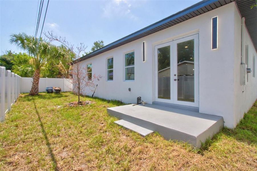 Exterior details and patio area of a home in , Pinellas Park (Image 4).
