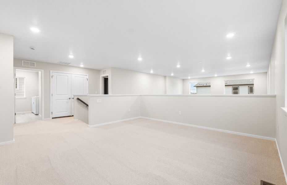 Spacious, unfurnished interior of a new home in Harvest Crossing, Aurora (Image 15).