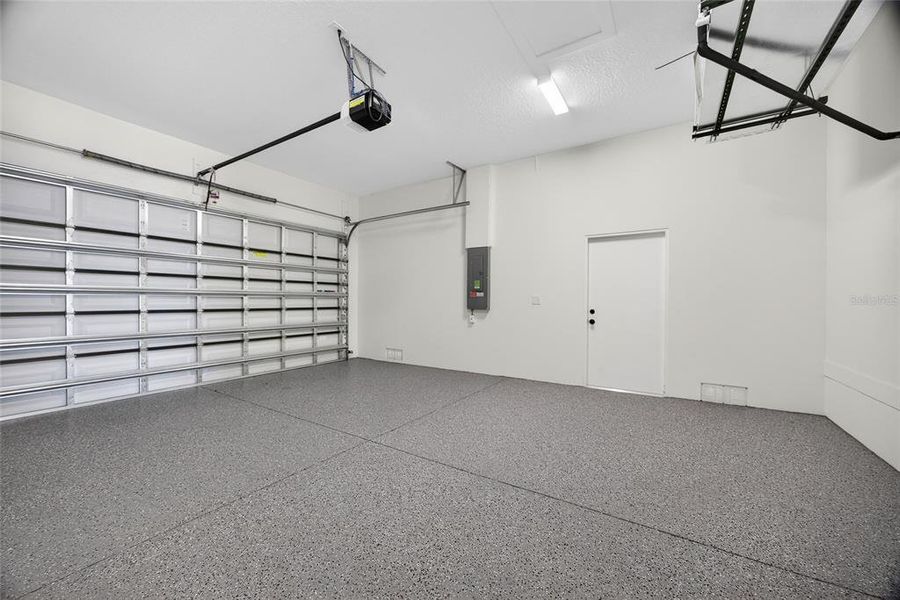 Spacious, unfurnished interior of a new home in , Rotonda West (Image 18).
