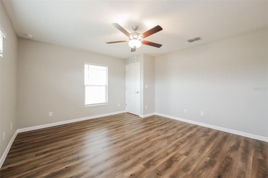 Spacious, unfurnished interior of a new home in , North Port (Image 8).