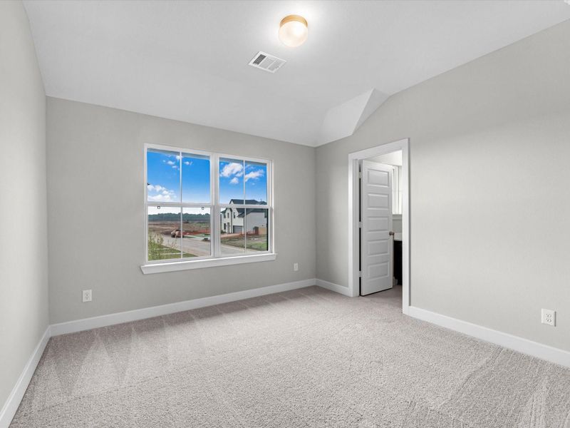Spacious, unfurnished interior of a new home in Brookewater, Rosenberg (Image 17).