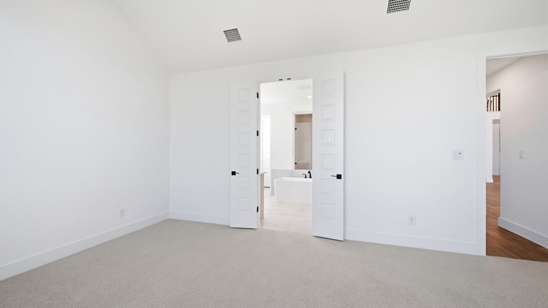 Spacious, unfurnished interior of a new home in Landmark, Denton (Image 17).