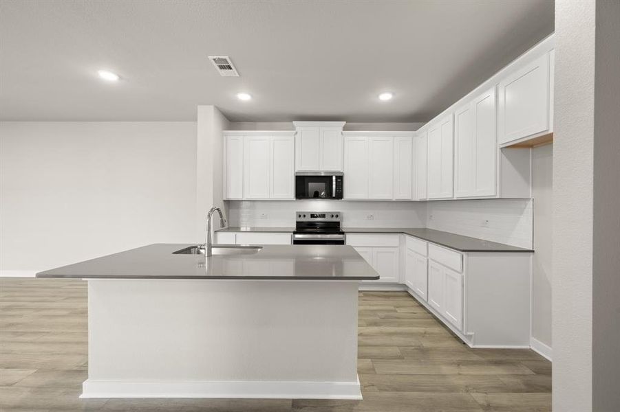 232 Wagon Spoke- Kitchen-2