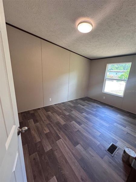 Spacious, unfurnished interior of a new home in , Ocala (Image 8).