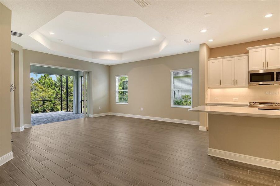 Spacious, unfurnished interior of a new home in , Venice (Image 18).