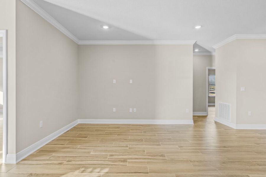 Spacious, unfurnished interior of a new home in Lake Merial, Panama City (Image 29).