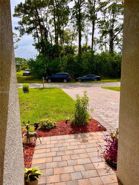 Exterior details and patio area of a home in , Labelle (Image 19).