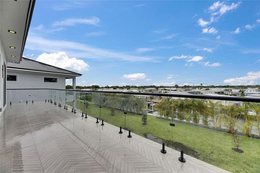 Exterior details and patio area of a home in , Apollo Beach (Image 47).