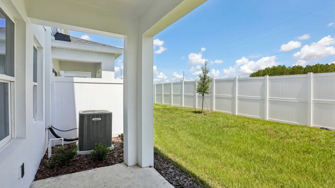 Exterior details and patio area of a home in Twin Oaks, Zephyrhills (Image 4).